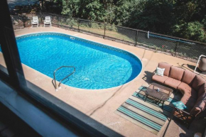 The Retreat with Private Pool and Hot Tub!